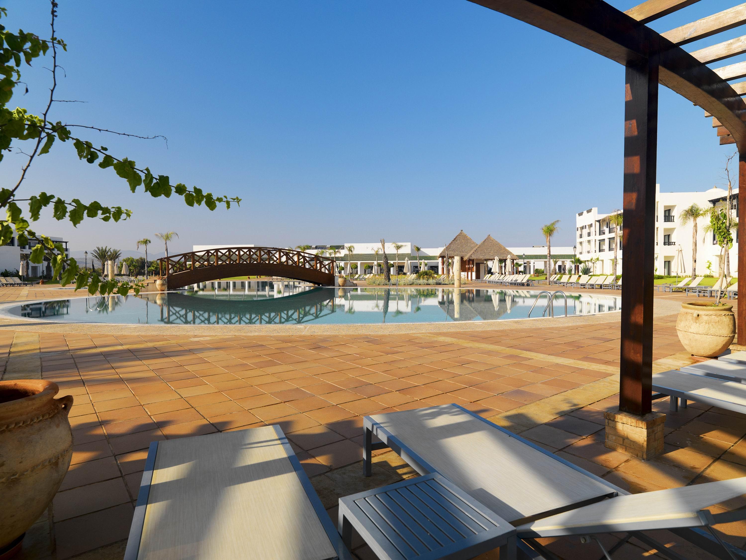 伊波罗之星度假酒店 Saïdia 外观 照片 A pool at the hotel
