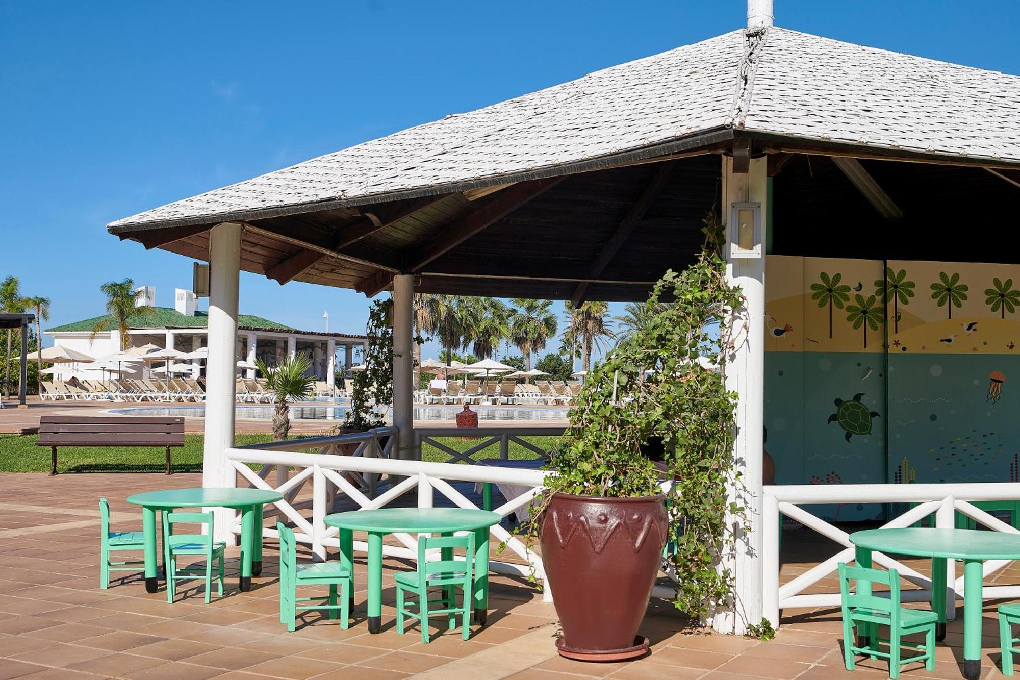 伊波罗之星度假酒店 Saïdia 外观 照片 The clubhouse at the Royal Palm Polo Club