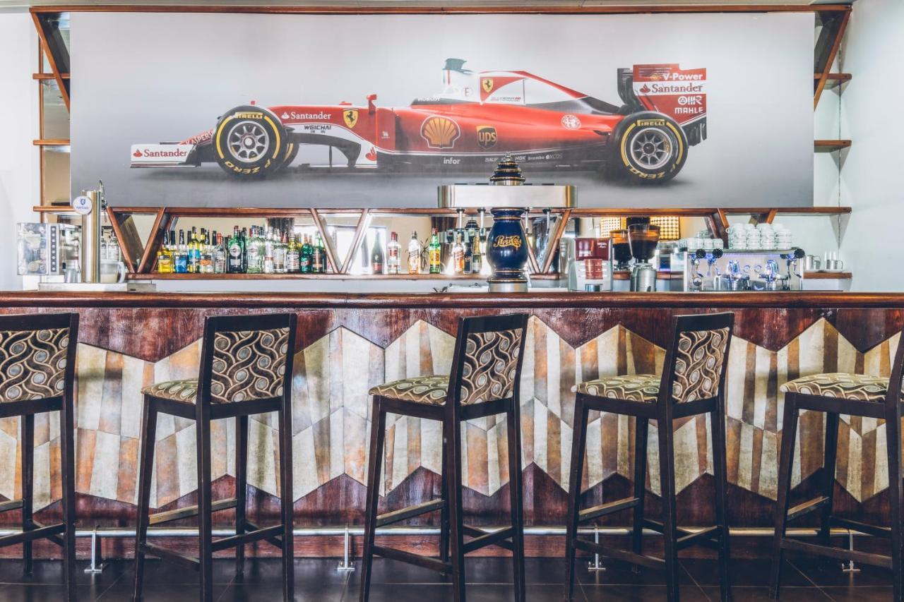 伊波罗之星度假酒店 Saïdia 外观 照片 The bar at the Ferrari Store in Maranello